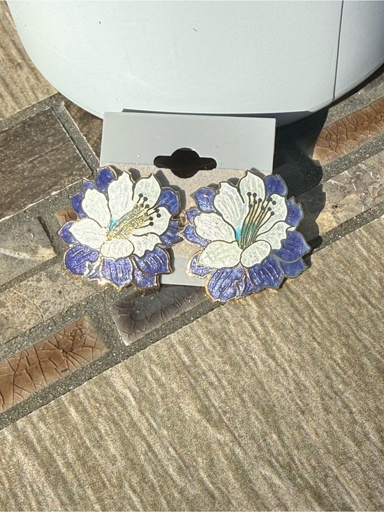 Avon Jewelry - Vintage Avon cloisonné enamel flower Lilly Earrings Purple White
